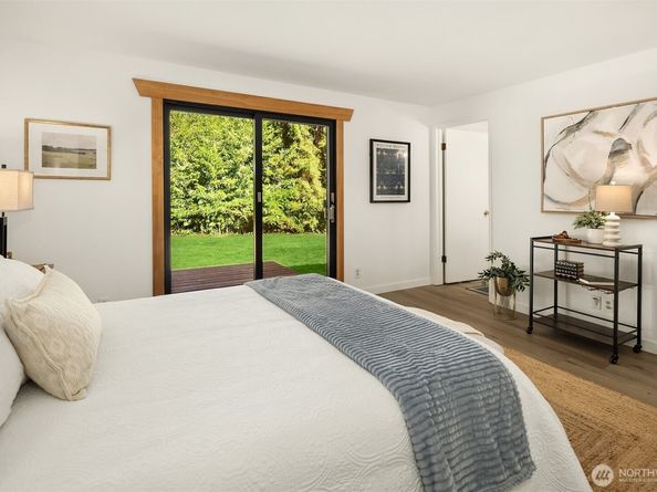 10780 Hyla Avenue NE, Bainbridge Island WA 98110
