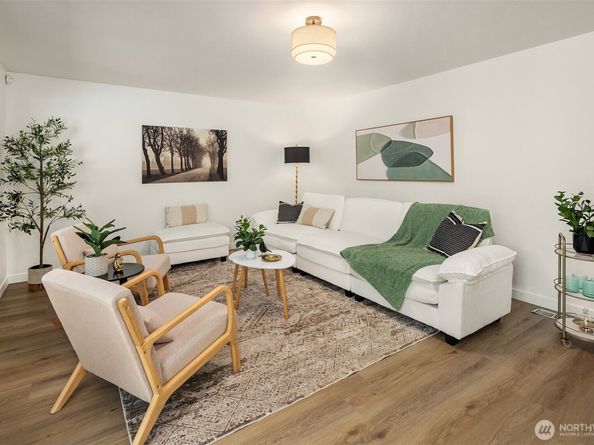 10780 Hyla Avenue NE, Bainbridge Island WA 98110