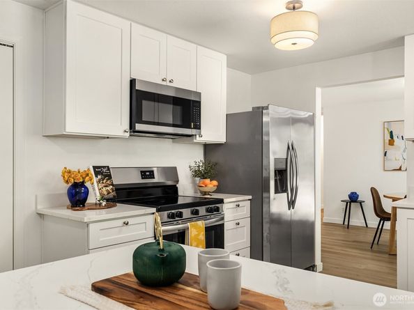 10780 Hyla Avenue NE, Bainbridge Island WA 98110