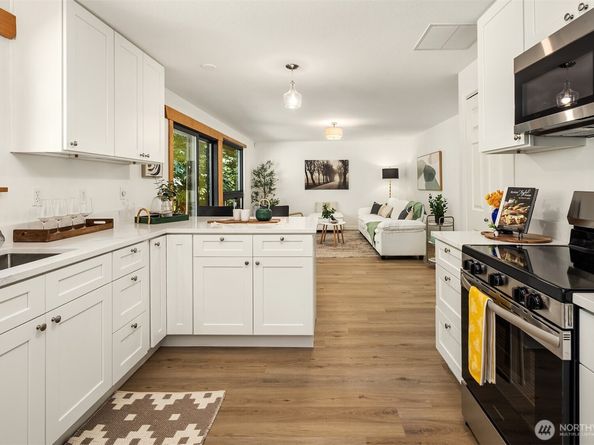 10780 Hyla Avenue NE, Bainbridge Island WA 98110