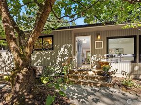10780 Hyla Avenue NE, Bainbridge Island WA 98110