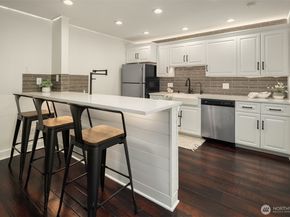 1400 Bellevue Way SE 4, Bellevue WA 98004