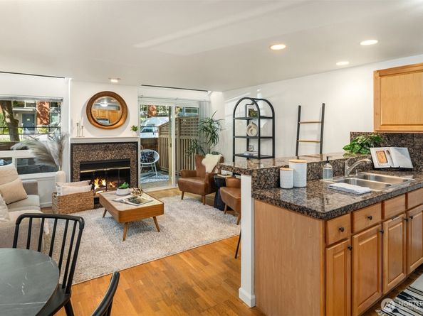 512 10th Avenue E 3, Seattle WA 98102