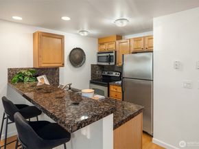 512 10th Avenue E 3, Seattle WA 98102