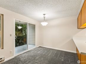 19855 25th Avenue NE 210, Shoreline WA 98155