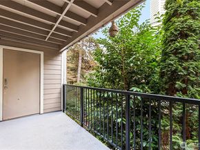 19855 25th Avenue NE 210, Shoreline WA 98155