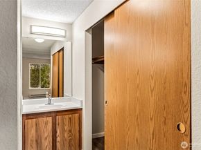 19855 25th Avenue NE 210, Shoreline WA 98155