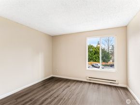 19855 25th Avenue NE 210, Shoreline WA 98155