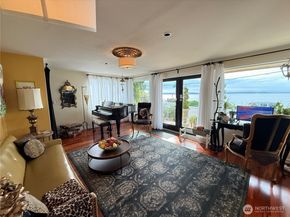 4030 Beach Drive SW, Seattle WA 98116