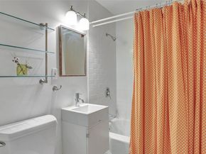 530 W Olympic Place 304, Seattle WA 98119