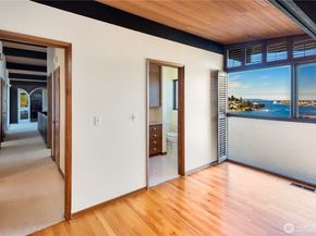 3653 W Commodore Way, Seattle WA 98199