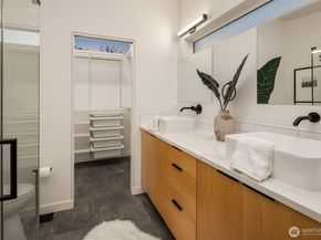 9709 Roosevelt Way NE A, Seattle WA 98115