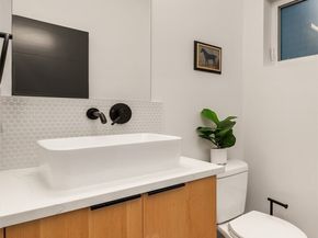 9709 Roosevelt Way NE A, Seattle WA 98115