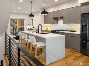 9709 Roosevelt Way NE A, Seattle WA 98115