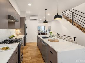 9709 Roosevelt Way NE A, Seattle WA 98115