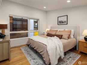 9709 Roosevelt Way NE A, Seattle WA 98115