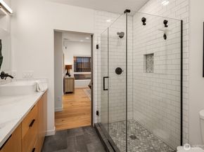 9709 Roosevelt Way NE A, Seattle WA 98115