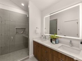 12705 NE 144th ST #D, Kirkland WA 98034