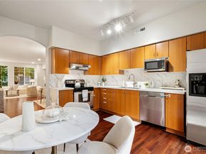 18258 NE 96th Way 103, Redmond WA 98052