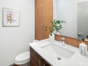 2005 E Denny Way B, Seattle WA 98122