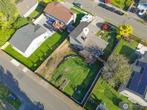2713 NE 23rd Place, Renton WA 98056