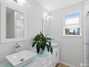 2713 NE 23rd Place, Renton WA 98056