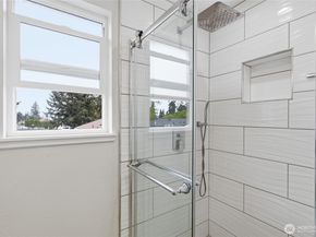 2713 NE 23rd Place, Renton WA 98056