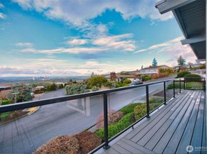 13901 Somerset Lane SE, Bellevue WA 98006