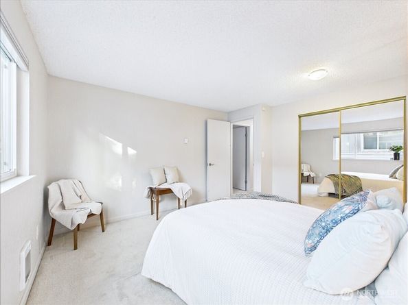 8424 25th Avenue SW C, Seattle WA 98106