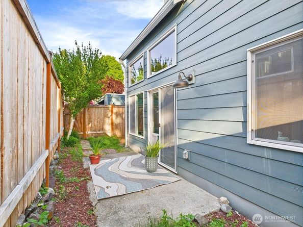 8424 25th Avenue SW C, Seattle WA 98106