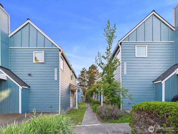 8424 25th Avenue SW C, Seattle WA 98106