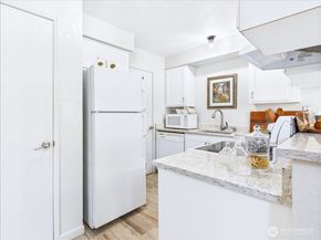 8424 25th Avenue SW C, Seattle WA 98106