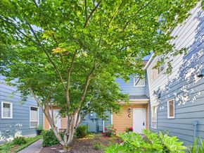 8424 25th Avenue SW C, Seattle WA 98106