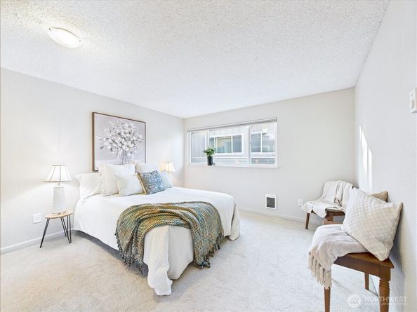 8424 25th Avenue SW C, Seattle WA 98106