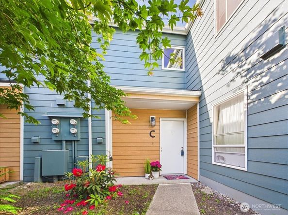 8424 25th Avenue SW C, Seattle WA 98106