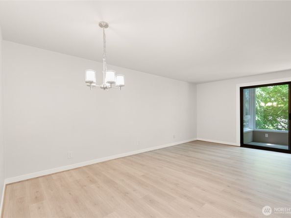 5101 NE 55th Street 103, Seattle WA 98105