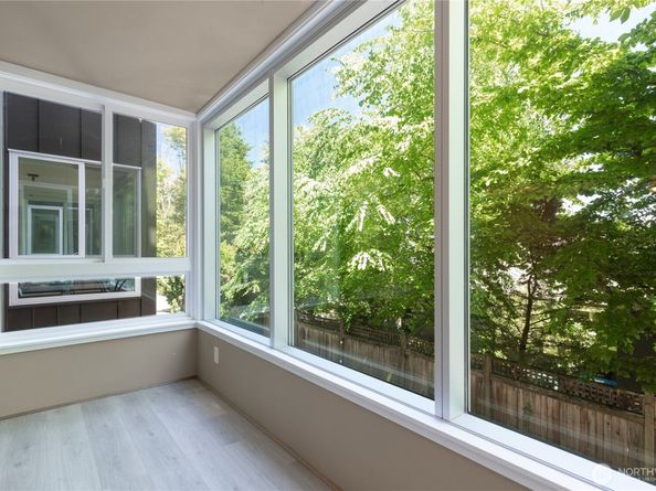 5101 NE 55th Street 103, Seattle WA 98105