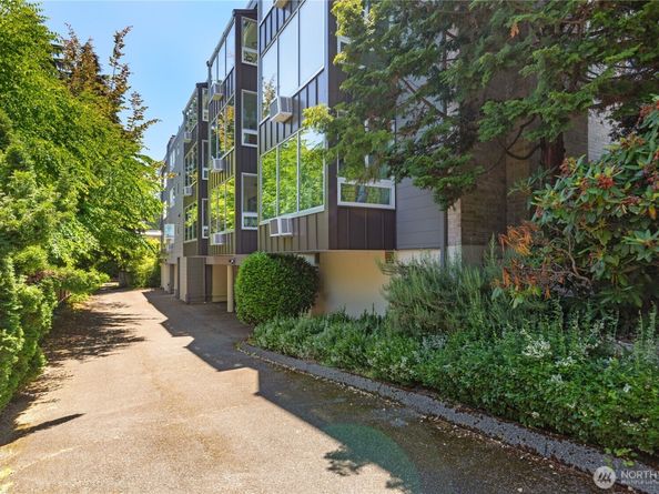 5101 NE 55th Street 103, Seattle WA 98105