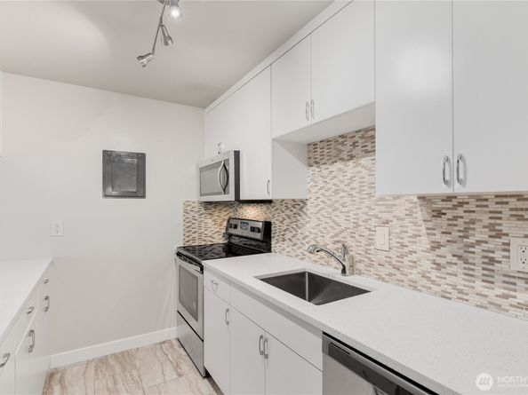 5101 NE 55th Street 103, Seattle WA 98105