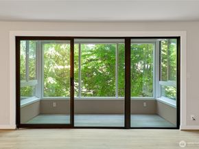 5101 NE 55th Street 103, Seattle WA 98105