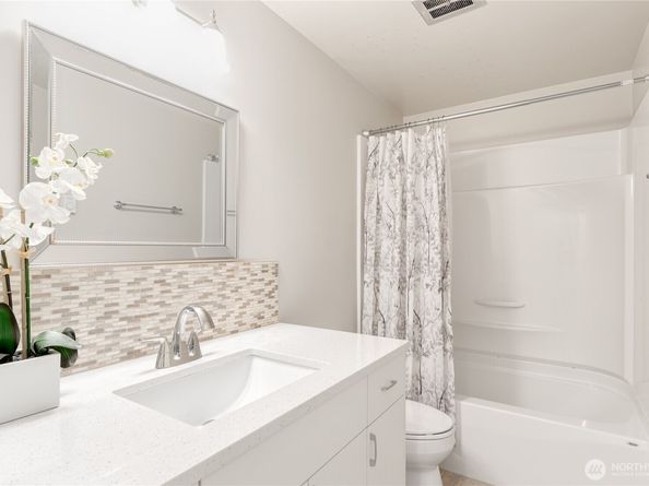5101 NE 55th Street 103, Seattle WA 98105