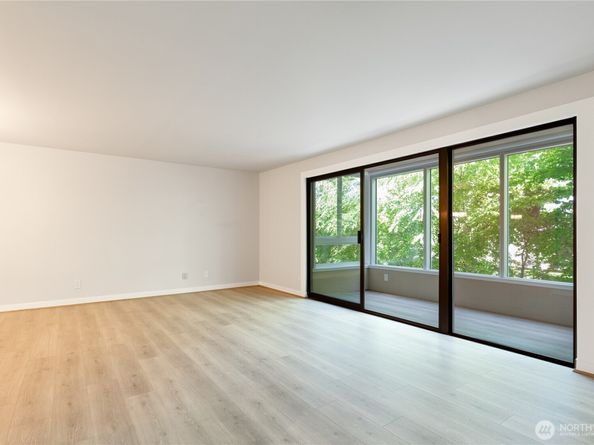 5101 NE 55th Street 103, Seattle WA 98105