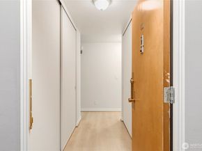 5101 NE 55th Street 103, Seattle WA 98105