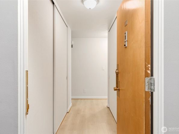 5101 NE 55th Street 103, Seattle WA 98105