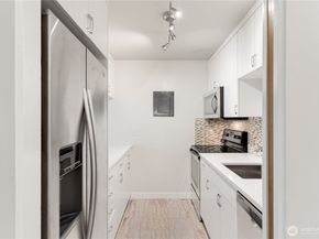5101 NE 55th Street 103, Seattle WA 98105