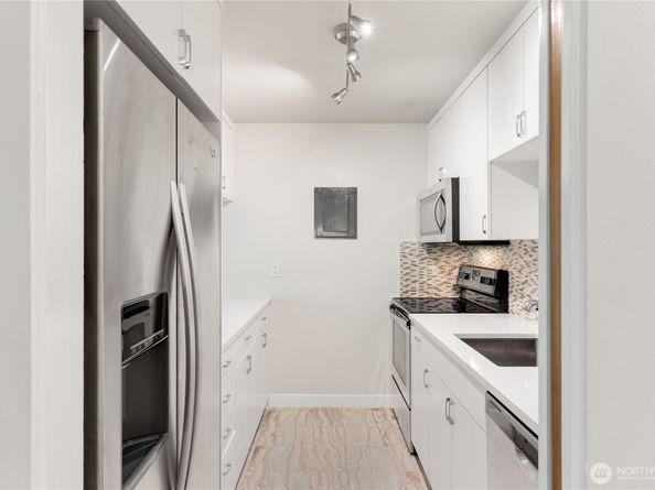 5101 NE 55th Street 103, Seattle WA 98105