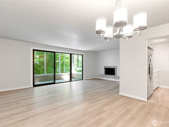 5101 NE 55th Street 103, Seattle WA 98105