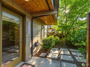 923 N 85Th Street A, Seattle WA 98103