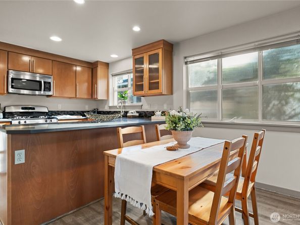 923 N 85Th Street A, Seattle WA 98103