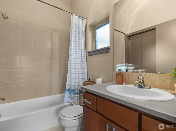 923 N 85Th Street A, Seattle WA 98103